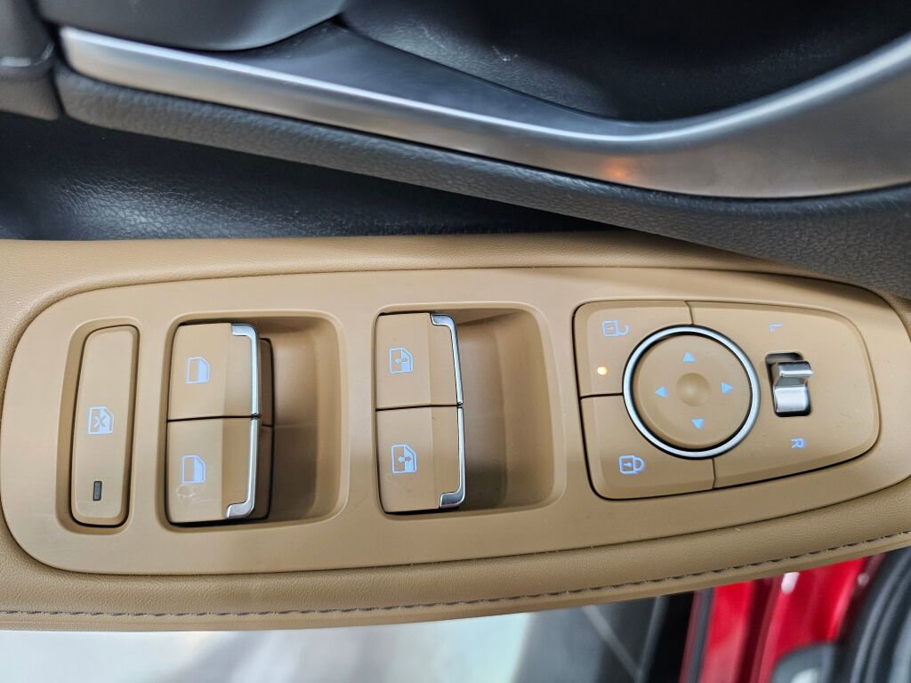 Used 2025 Hyundai Sonata Limited FWD image 32