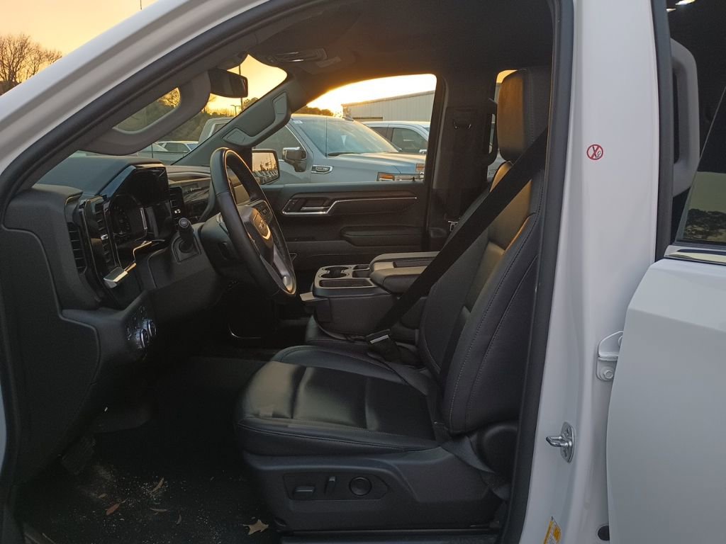 Used 2025 GMC Sierra 1500 SLT image 10