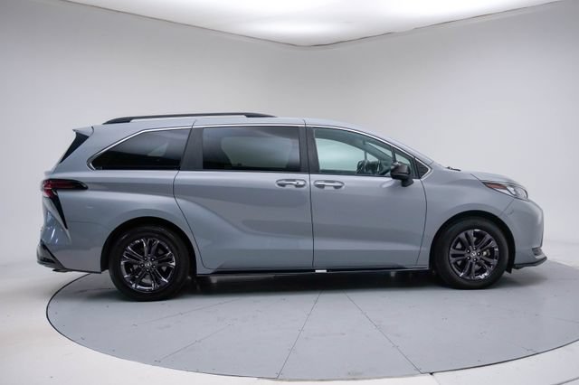 Used 2024 Toyota Sienna XSE AWD/4WD image 9