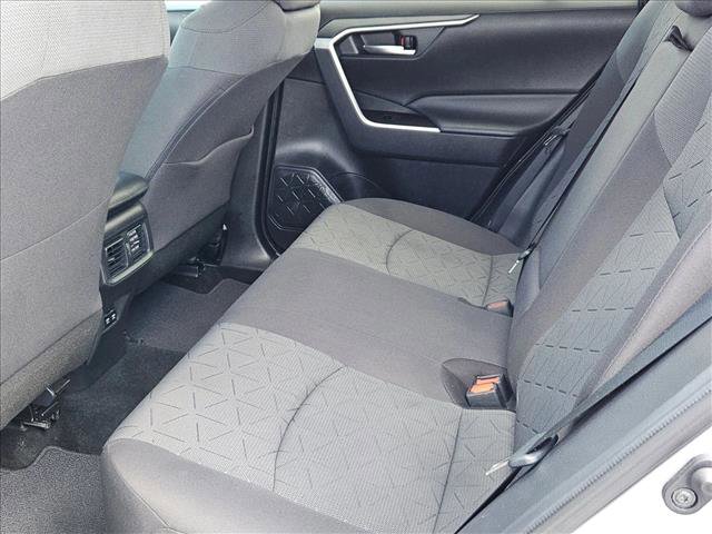 Used 2020 Toyota RAV4 XLE image 18