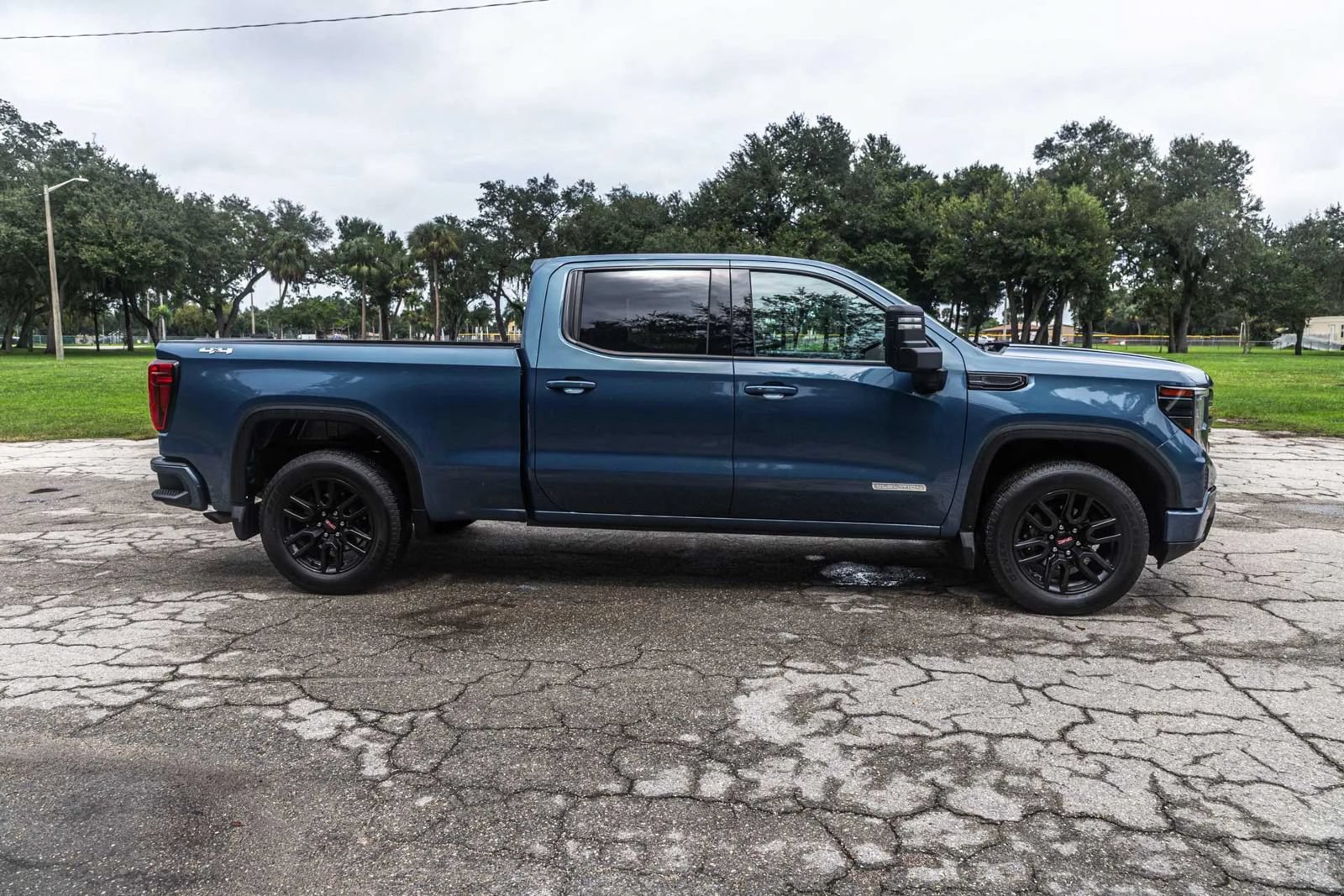 Used 2024 GMC Sierra 1500 Elevation AWD/4WD image 11