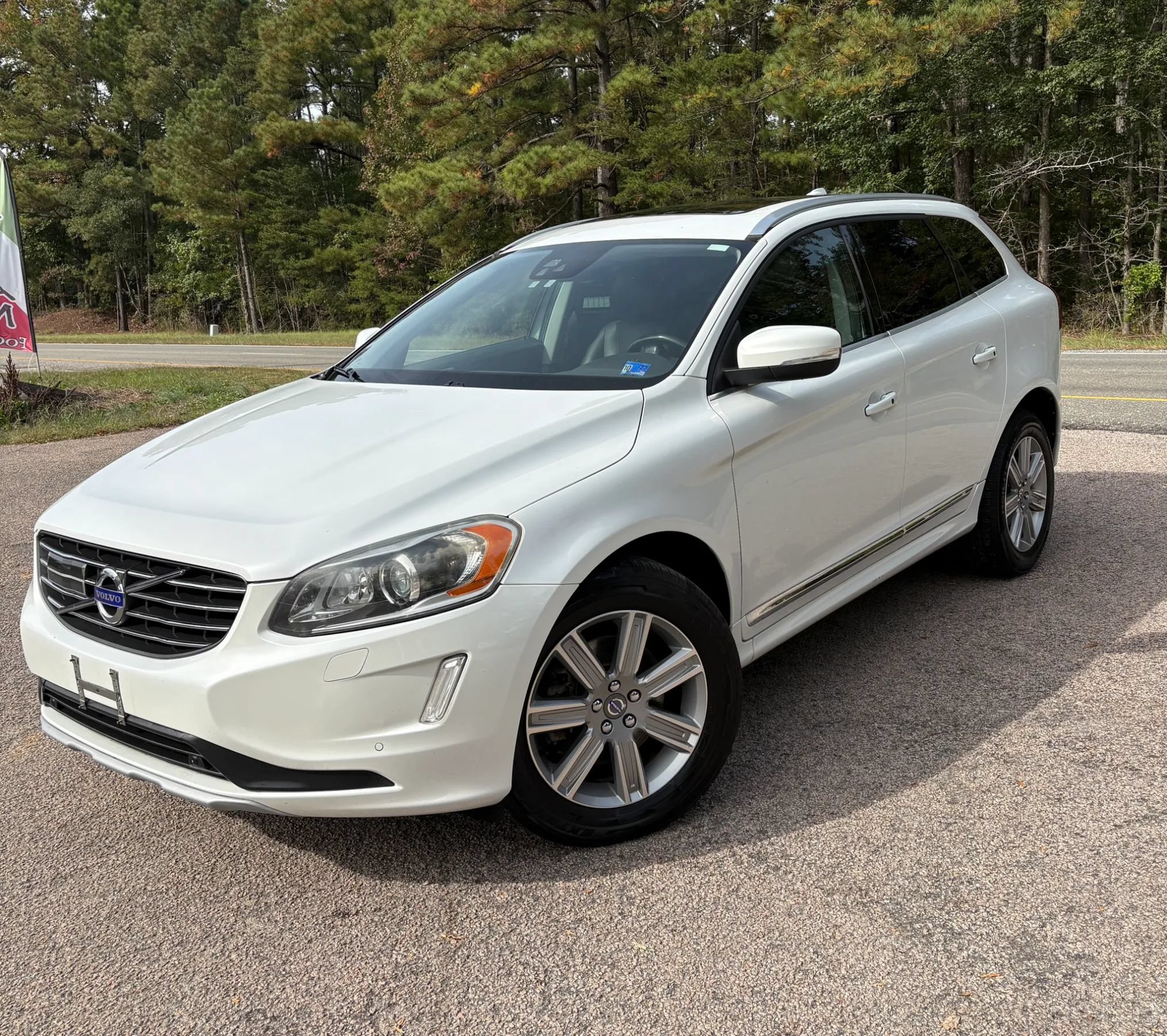 Used 2016 Volvo XC60 T6 Platinum AWD/4WD image 2