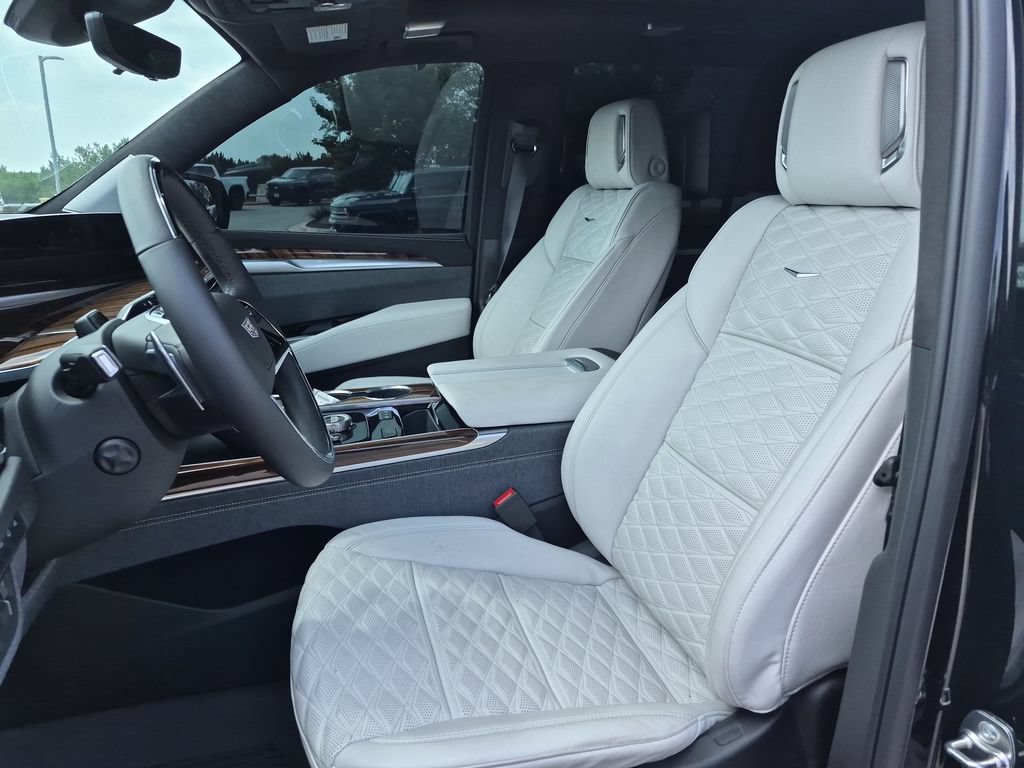 Certified 2026 Cadillac Escalade Platinum Sport w/ LPO, Floor Liner Package AWD/4WD image 23