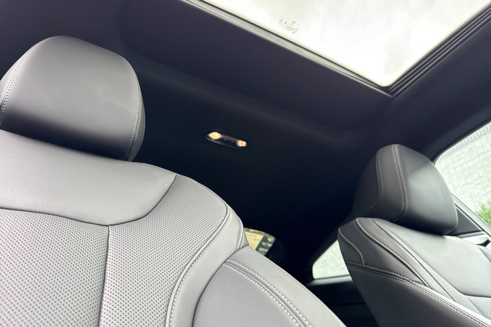 Used 2025 BMW 430i Coupe w/ Premium Package image 19