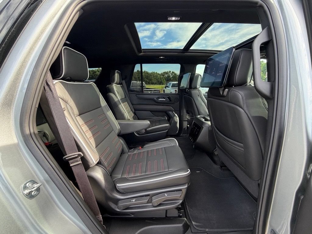 Used 2025 GMC Yukon AT4 Ultimate AWD/4WD image 22