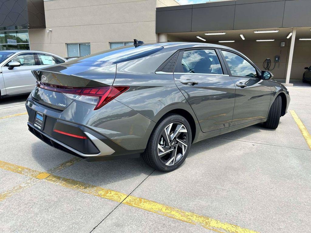 New 2026 Hyundai Elantra Limited FWD image 28