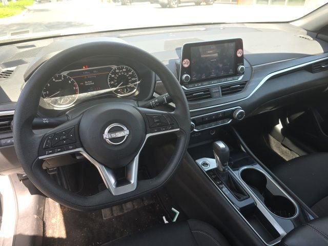Used 2024 Nissan Altima 2.5 SV image 16