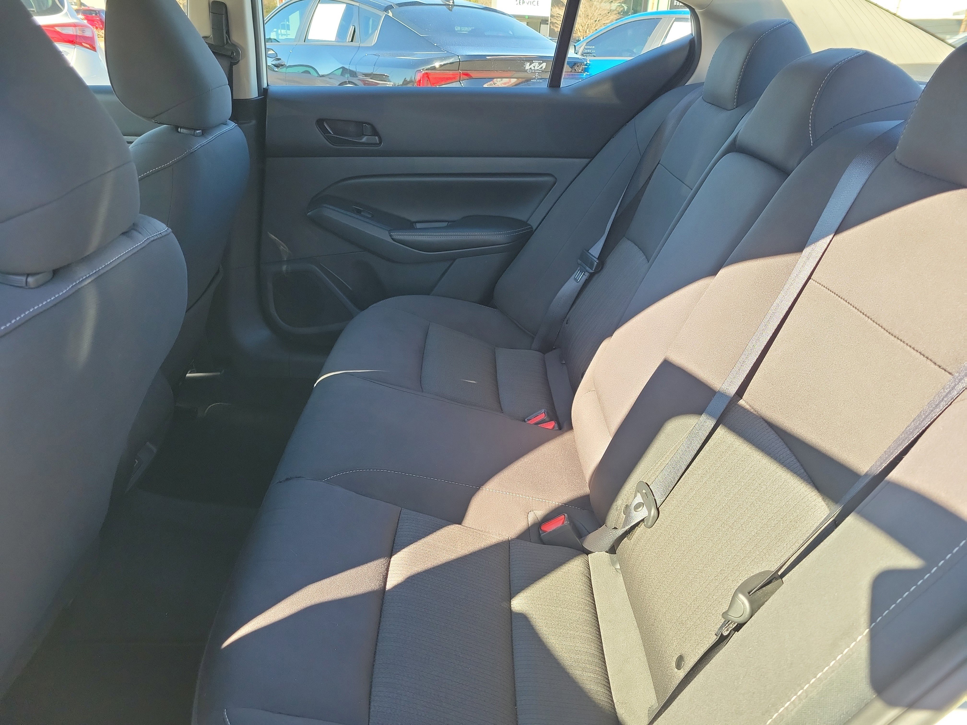 Used 2025 Nissan Altima 2.5 SV image 11