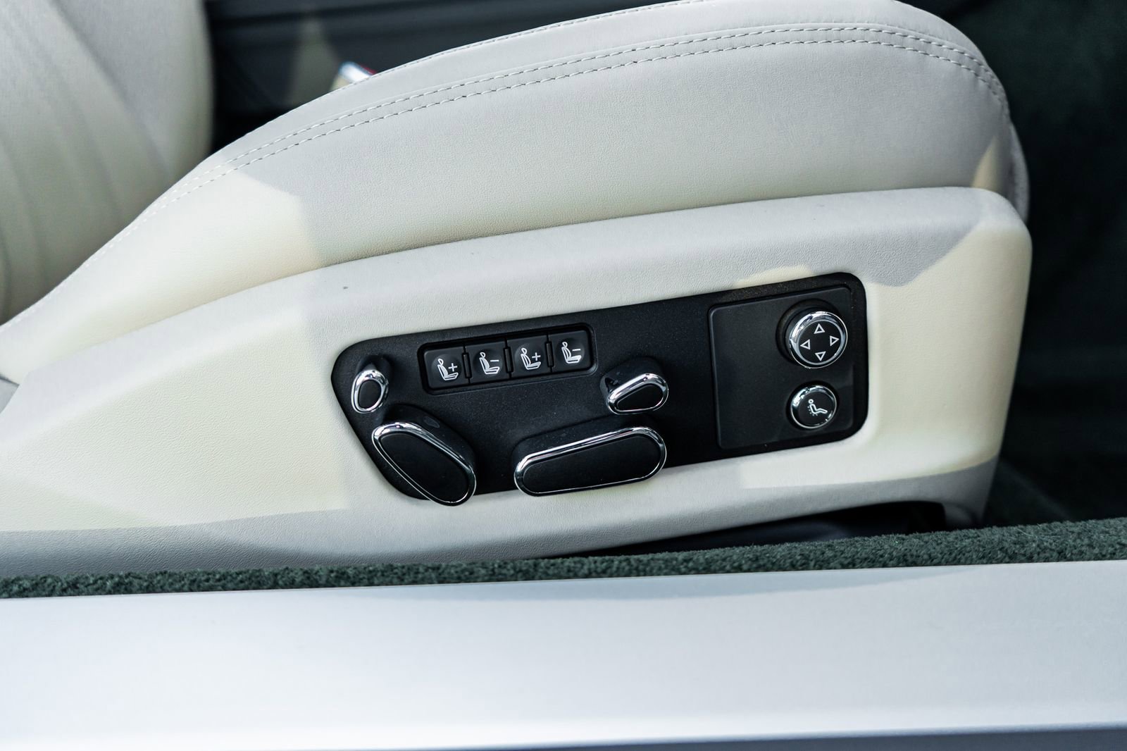 New 2026 Bentley Continental GTC image 41