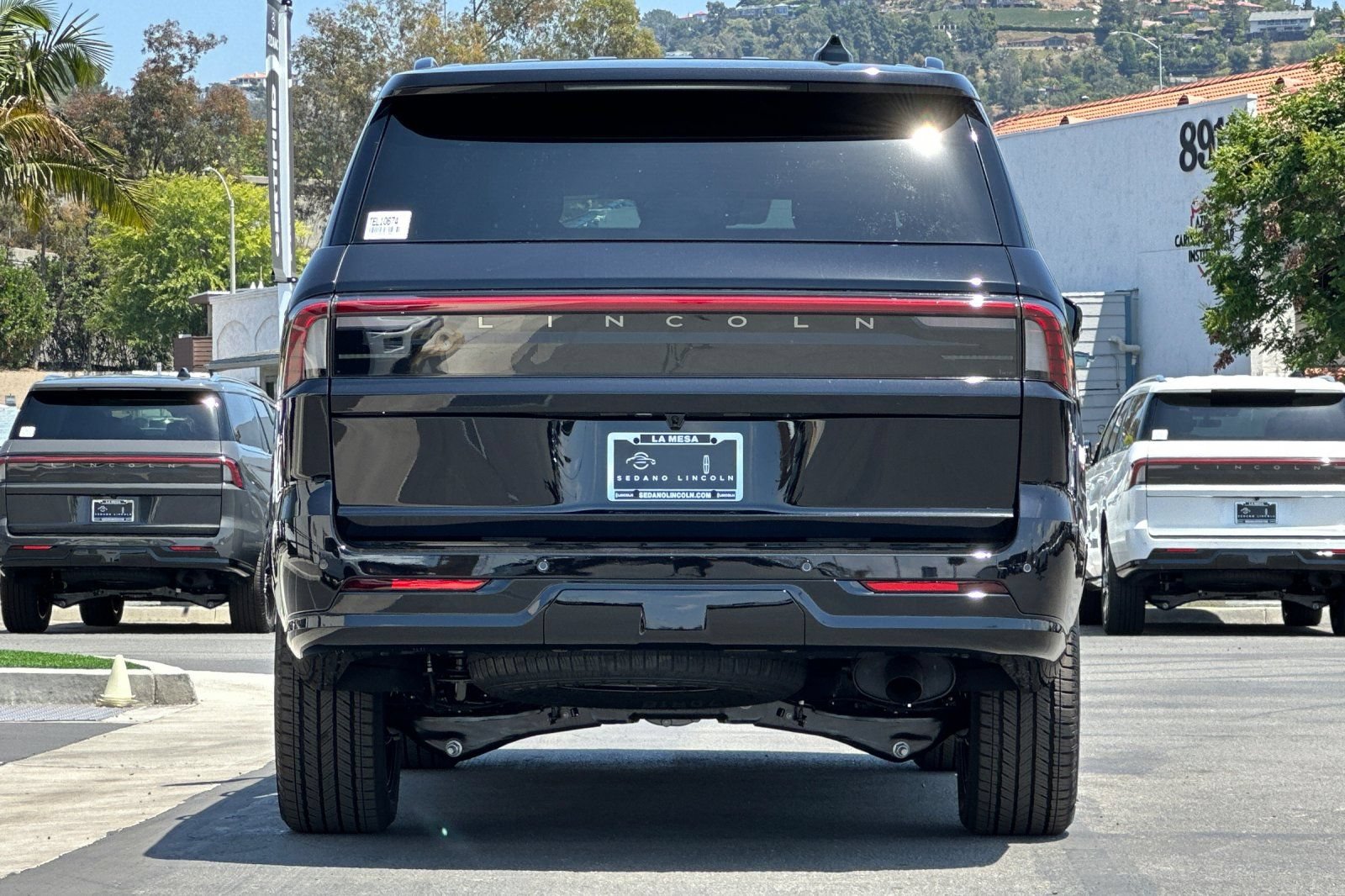 New 2026 Lincoln Navigator Reserve w/ Jet Appearance Package AWD/4WD image 4