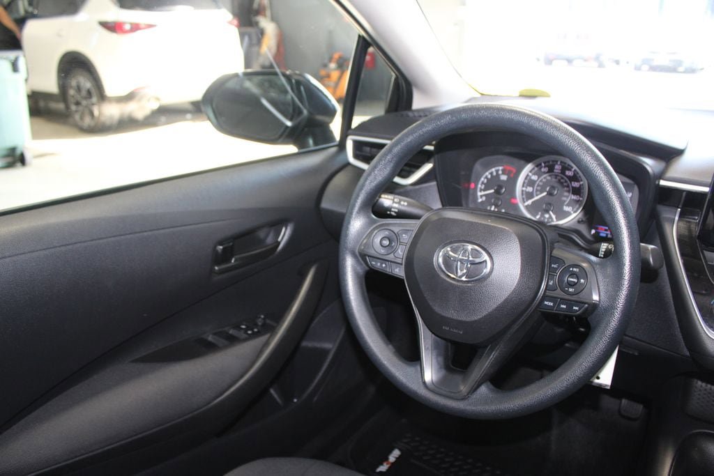 Used 2022 Toyota Corolla LE FWD image 22