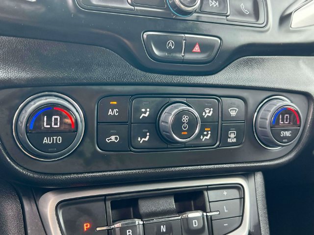 Used 2024 GMC Terrain SLE AWD/4WD image 29