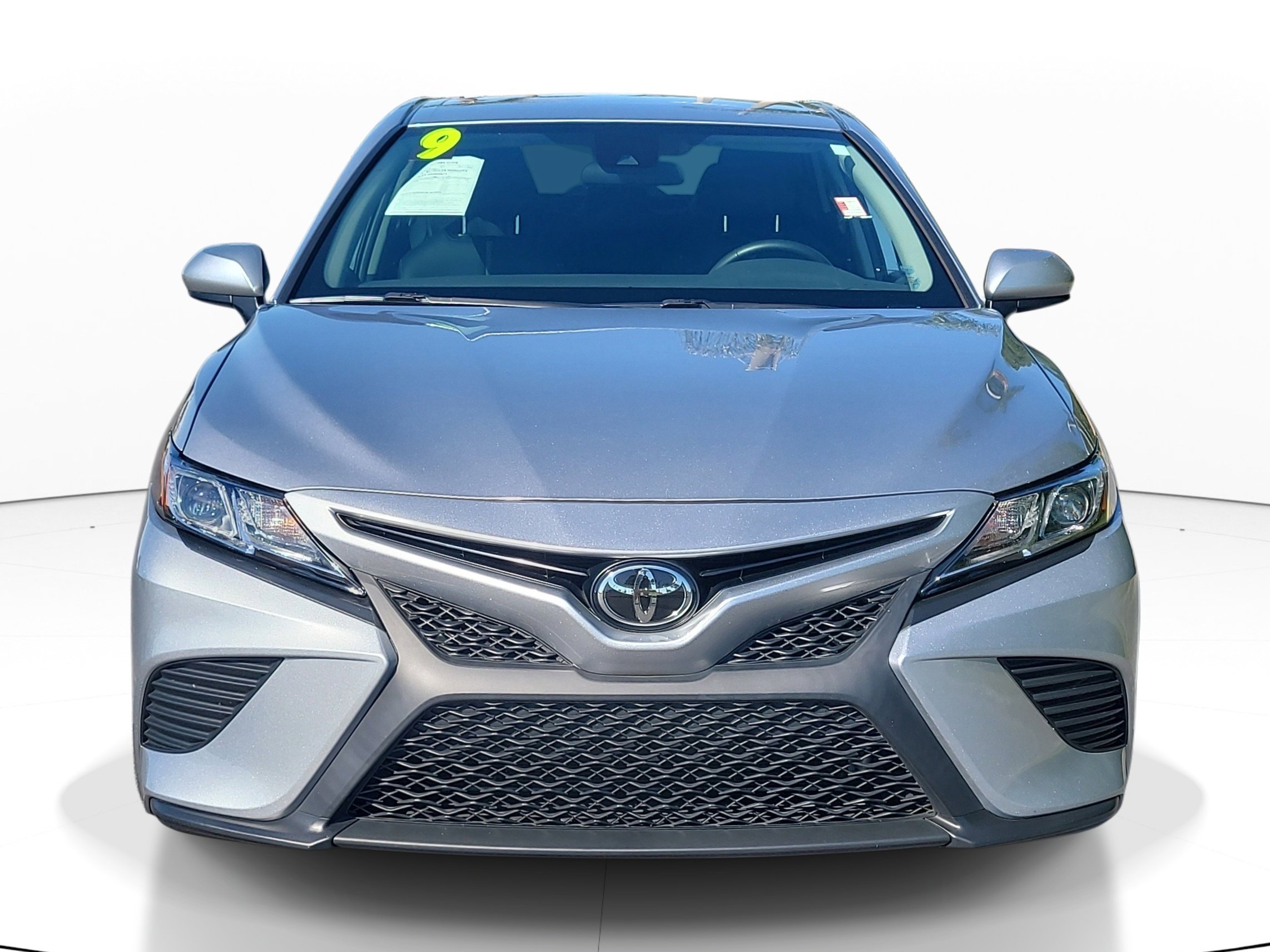 Used 2019 Toyota Camry SE FWD image 2