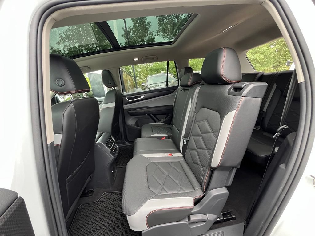 Certified 2024 Volkswagen Atlas Peak Edition SE AWD/4WD image 25