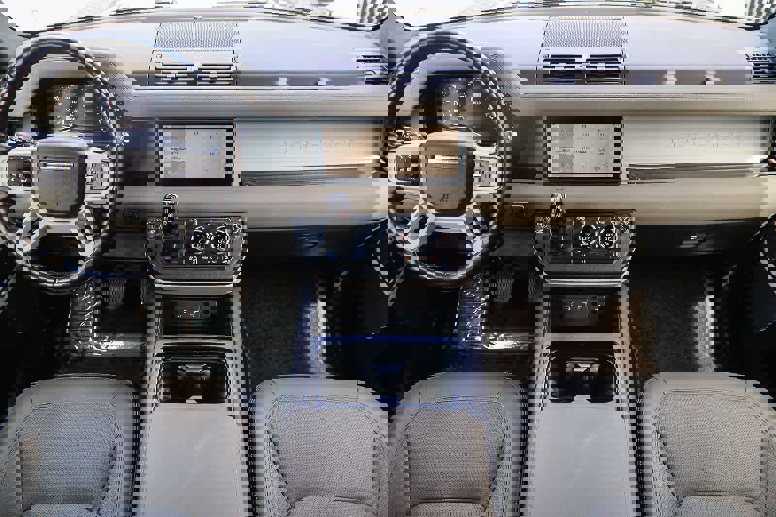 Used 2023 Land Rover Defender 110 S image 12