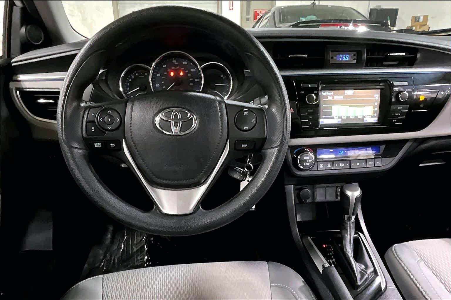 Used 2015 Toyota Corolla LE FWD image 6