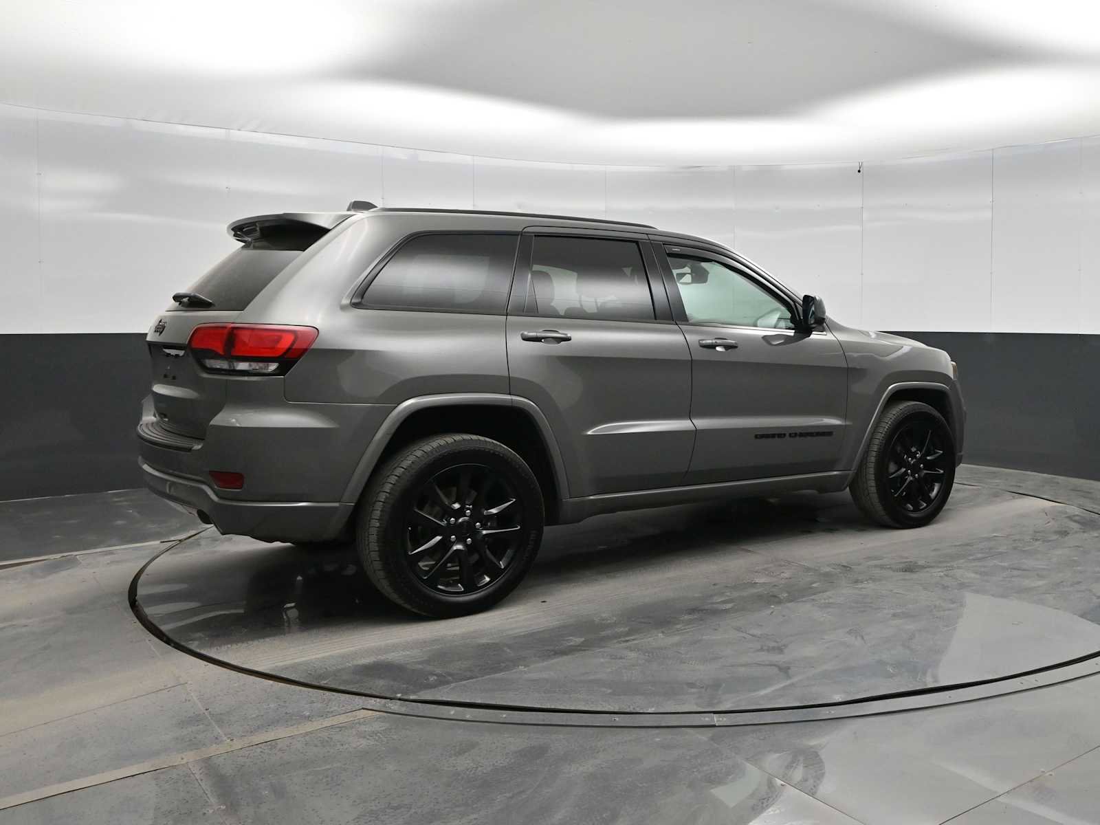 Used 2019 Jeep Grand Cherokee Altitude image 8