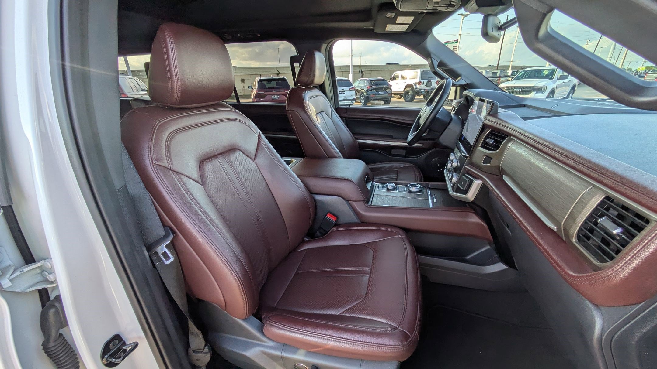 Used 2024 Ford Expedition Limited image 32