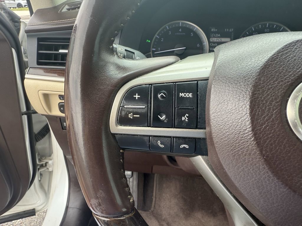 Used 2016 Lexus ES 350 w/ Luxury Package w/Wood Trim FWD image 16