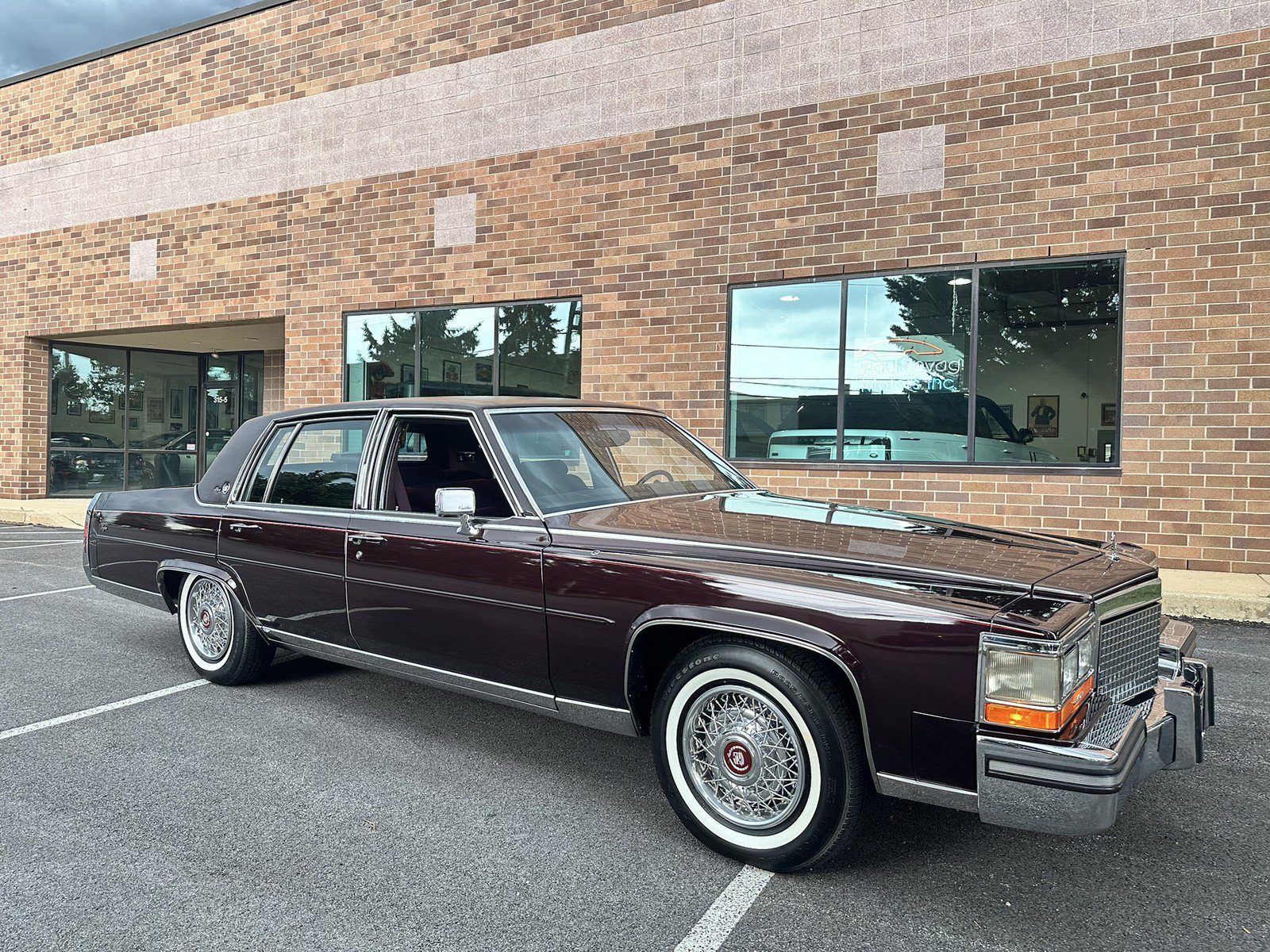 Used 1987 Cadillac Brougham RWD image 28