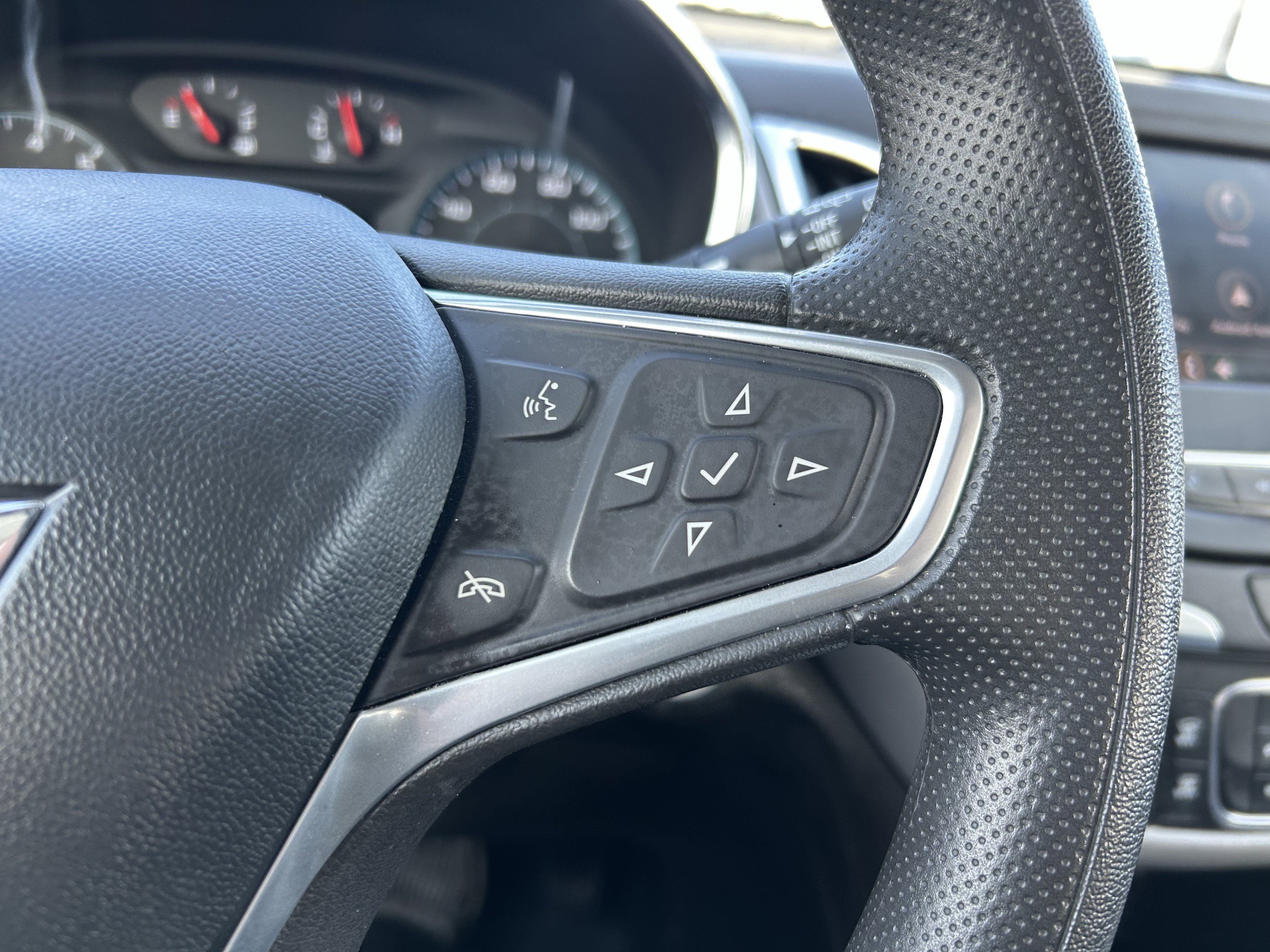 Used 2023 Chevrolet Equinox LS image 17