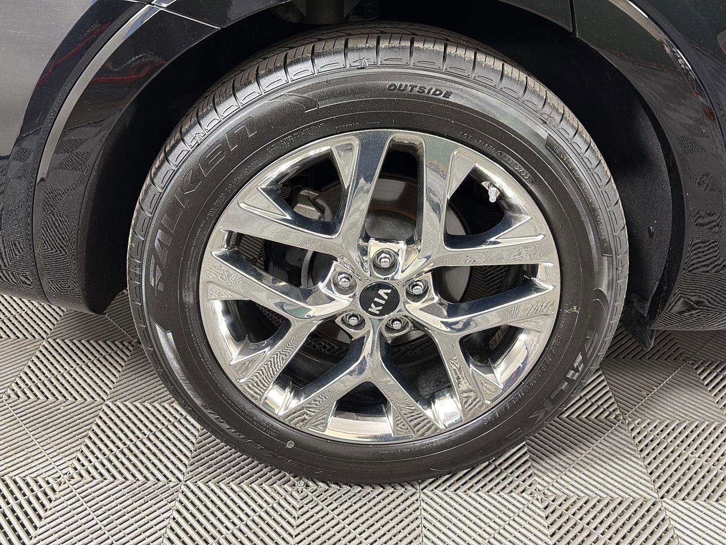 Used 2019 Kia Sorento SX image 14