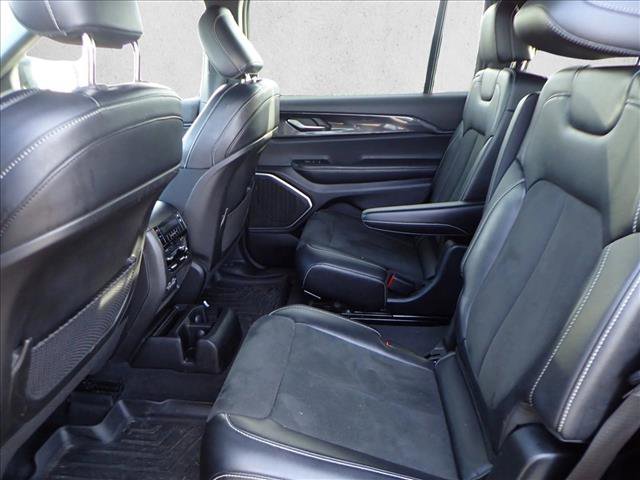 Used 2022 Jeep Grand Cherokee L Laredo image 8