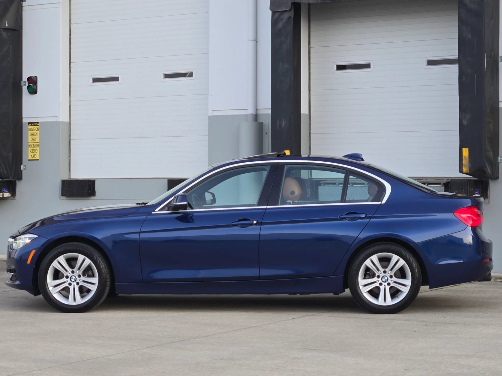 Used 2018 BMW 330i xDrive Sedan w/ Premium Package AWD/4WD image 5