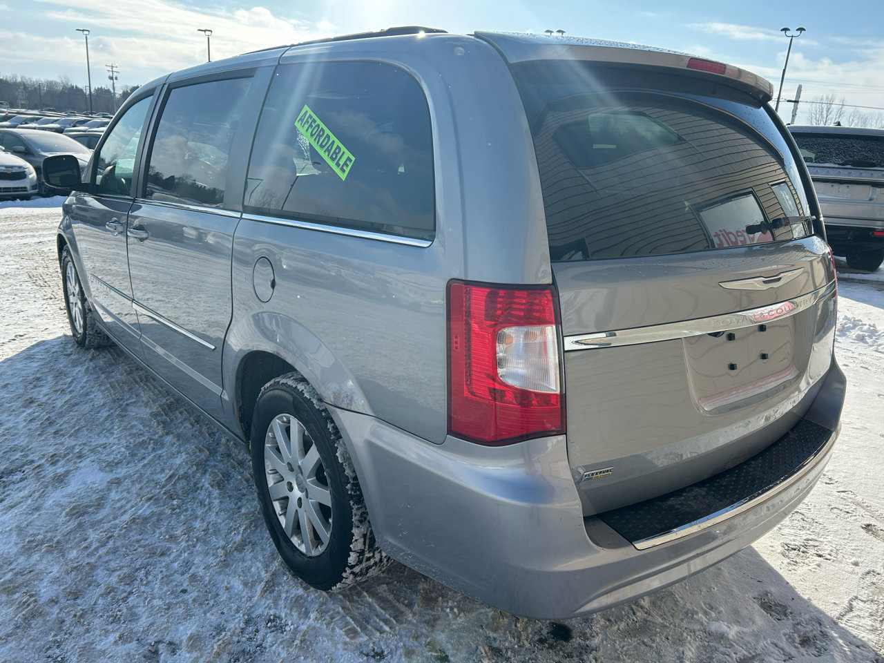 Used 2014 Chrysler Town & Country Touring image 7
