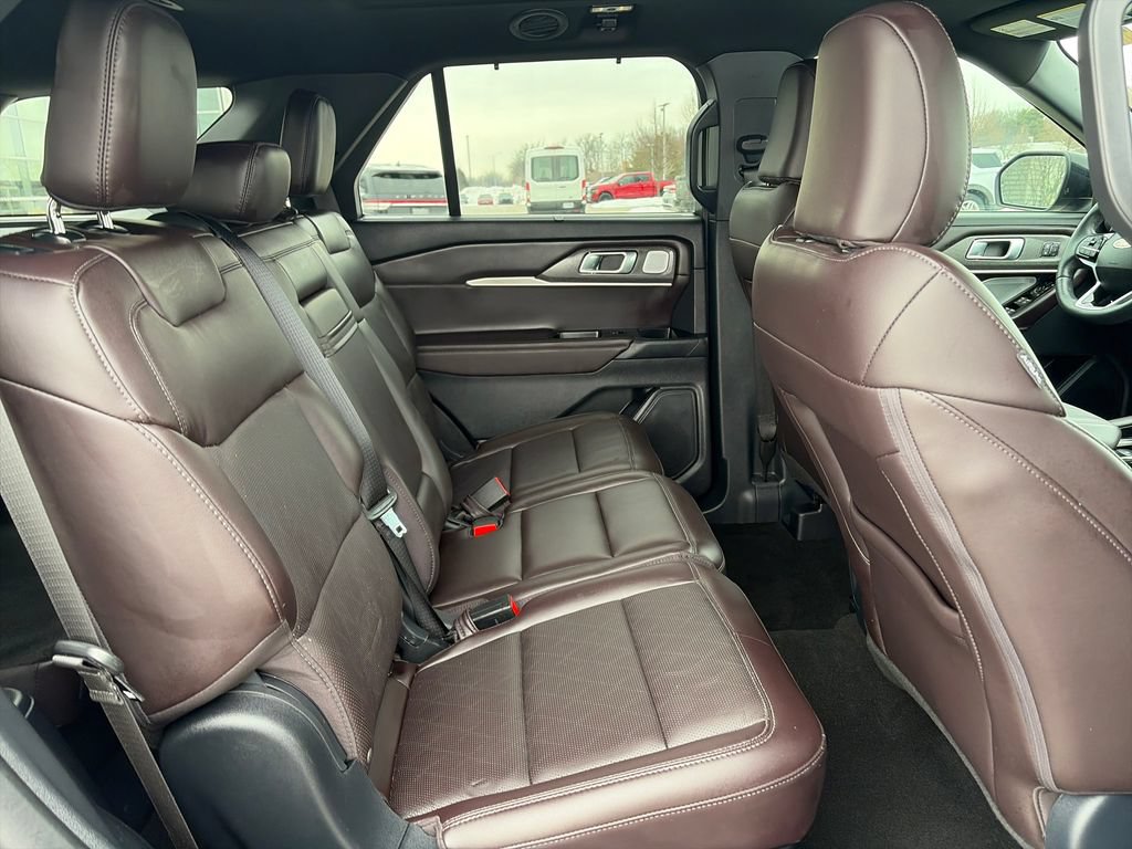 Used 2025 Ford Explorer Platinum AWD/4WD image 40
