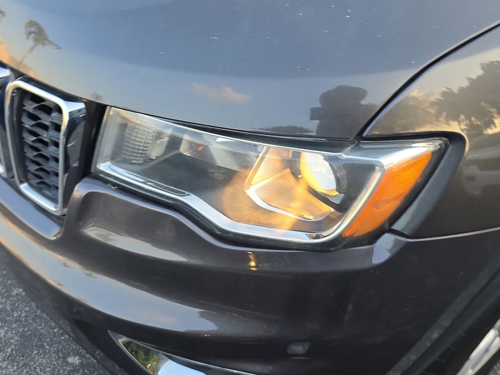 Used 2019 Jeep Grand Cherokee Laredo image 11