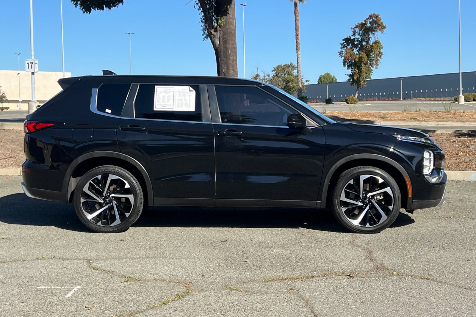 Used 2022 Mitsubishi Outlander SE AWD/4WD image 2