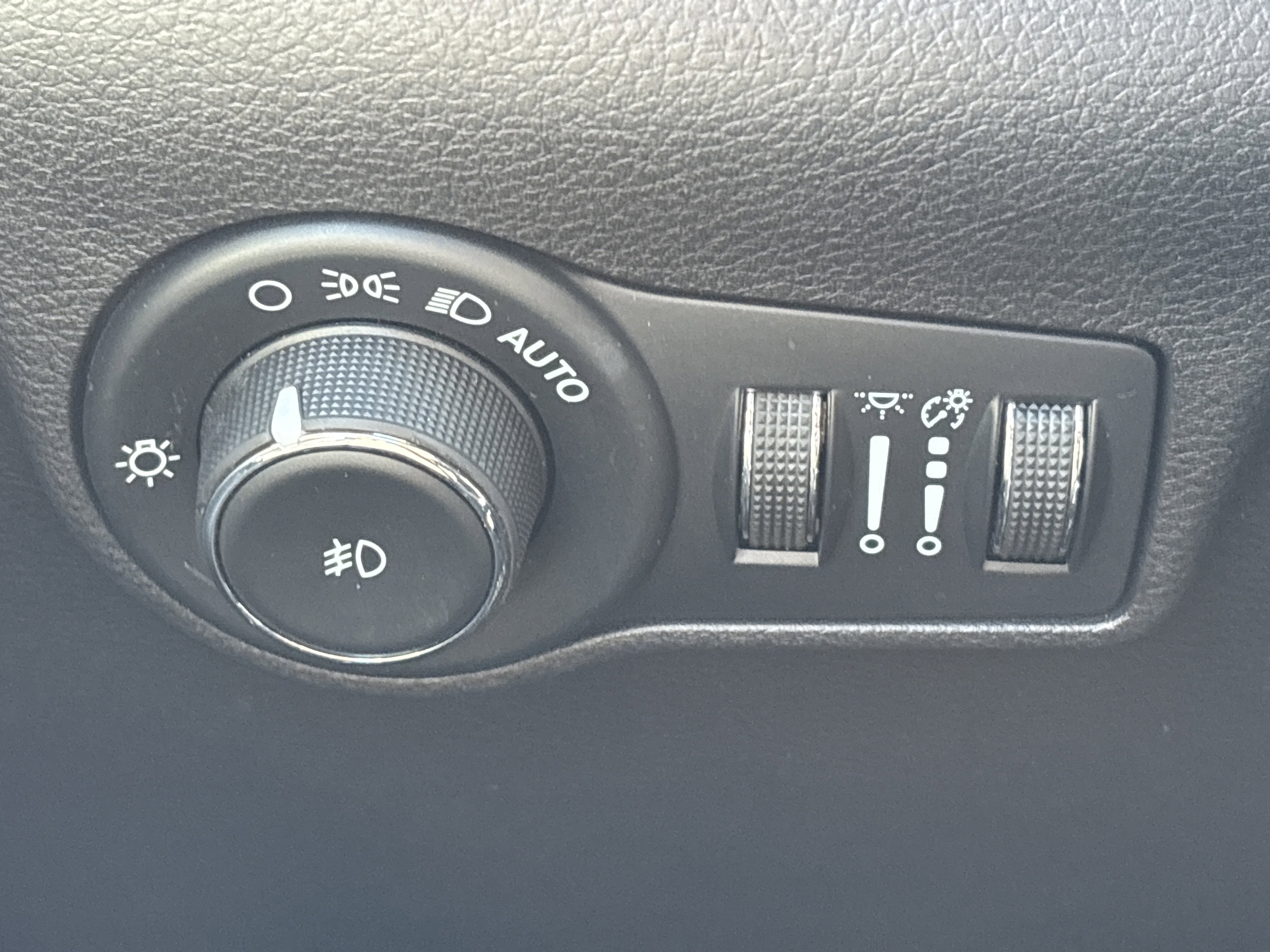 Used 2023 Jeep Compass Latitude image 31