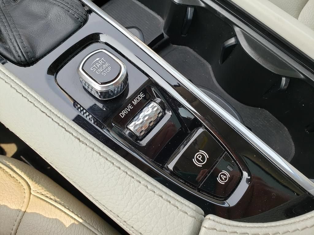 Used 2020 Volvo XC90 T6 Momentum AWD/4WD image 27