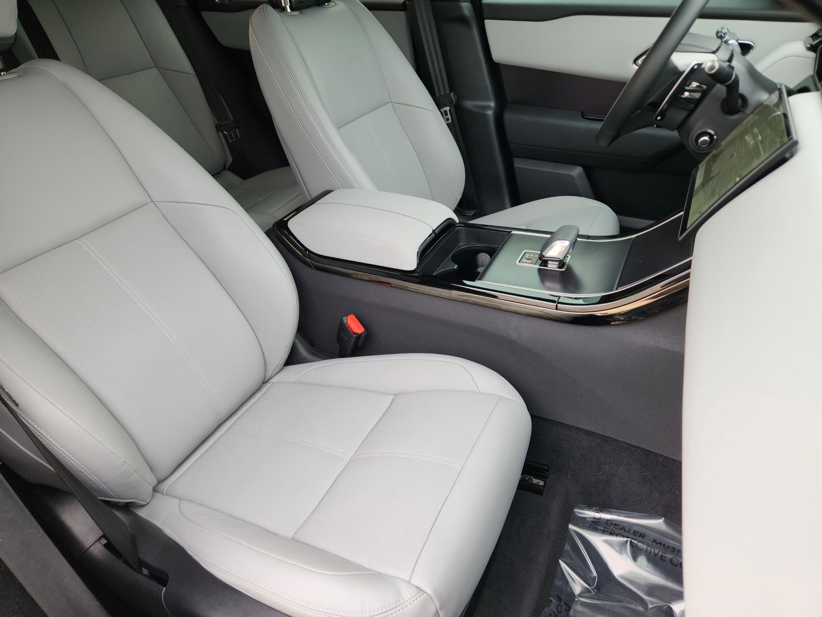Certified 2026 Land Rover Range Rover Velar Dynamic SE AWD/4WD image 9