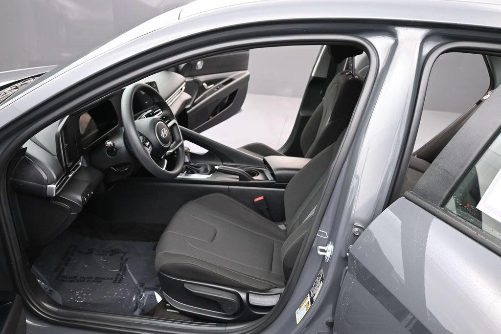 Certified 2026 Hyundai Elantra SE FWD image 12