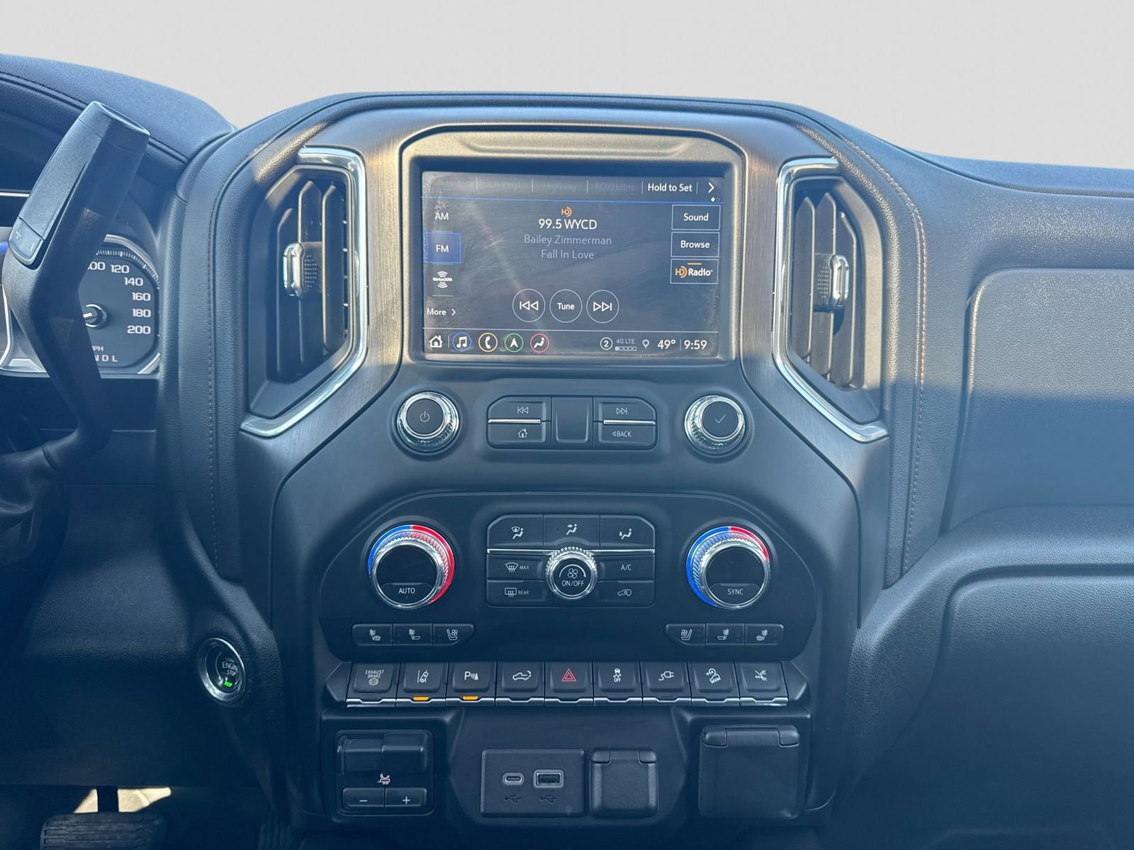 Used 2021 GMC Sierra 2500 AT4 w/ AT4 Premium Plus Package AWD/4WD image 34