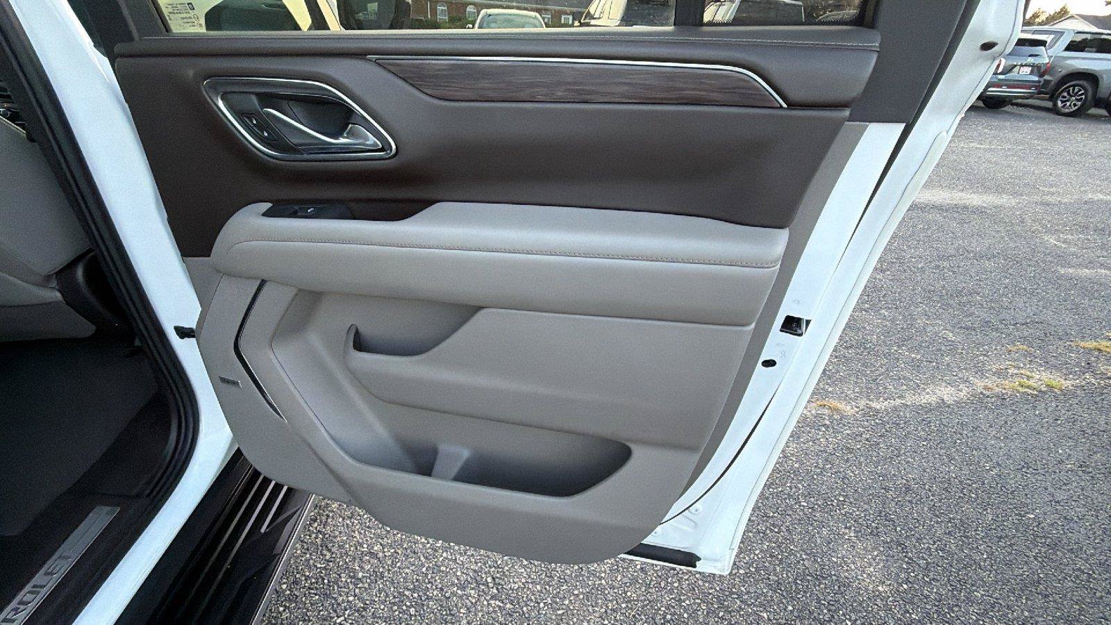 Used 2023 Chevrolet Suburban LT RWD image 20