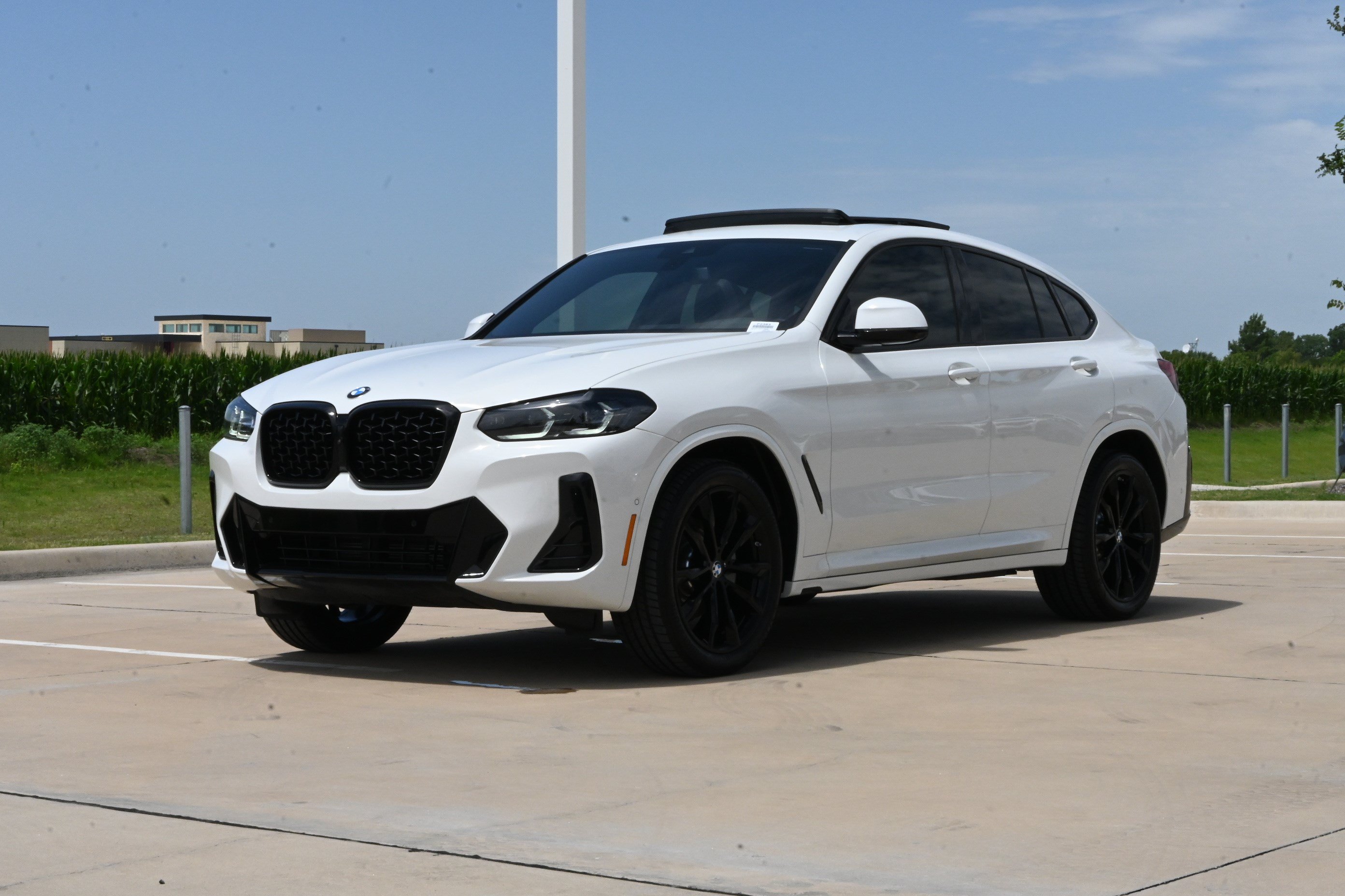 Certified 2025 BMW X4 xDrive30i w/ Premium Package AWD/4WD image 5