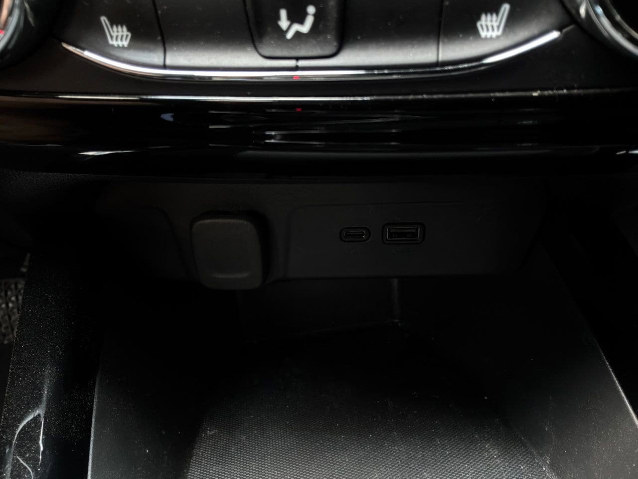 Used 2025 Chevrolet Trax RS w/ Driver Confidence Package FWD image 25