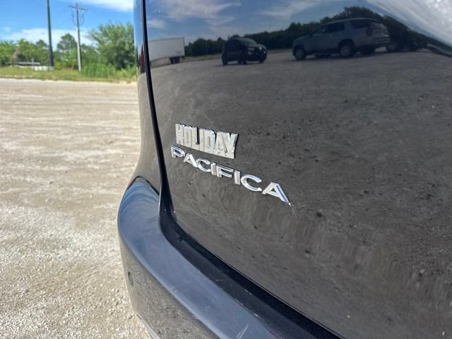 Used 2024 Chrysler Pacifica Touring-L FWD image 9