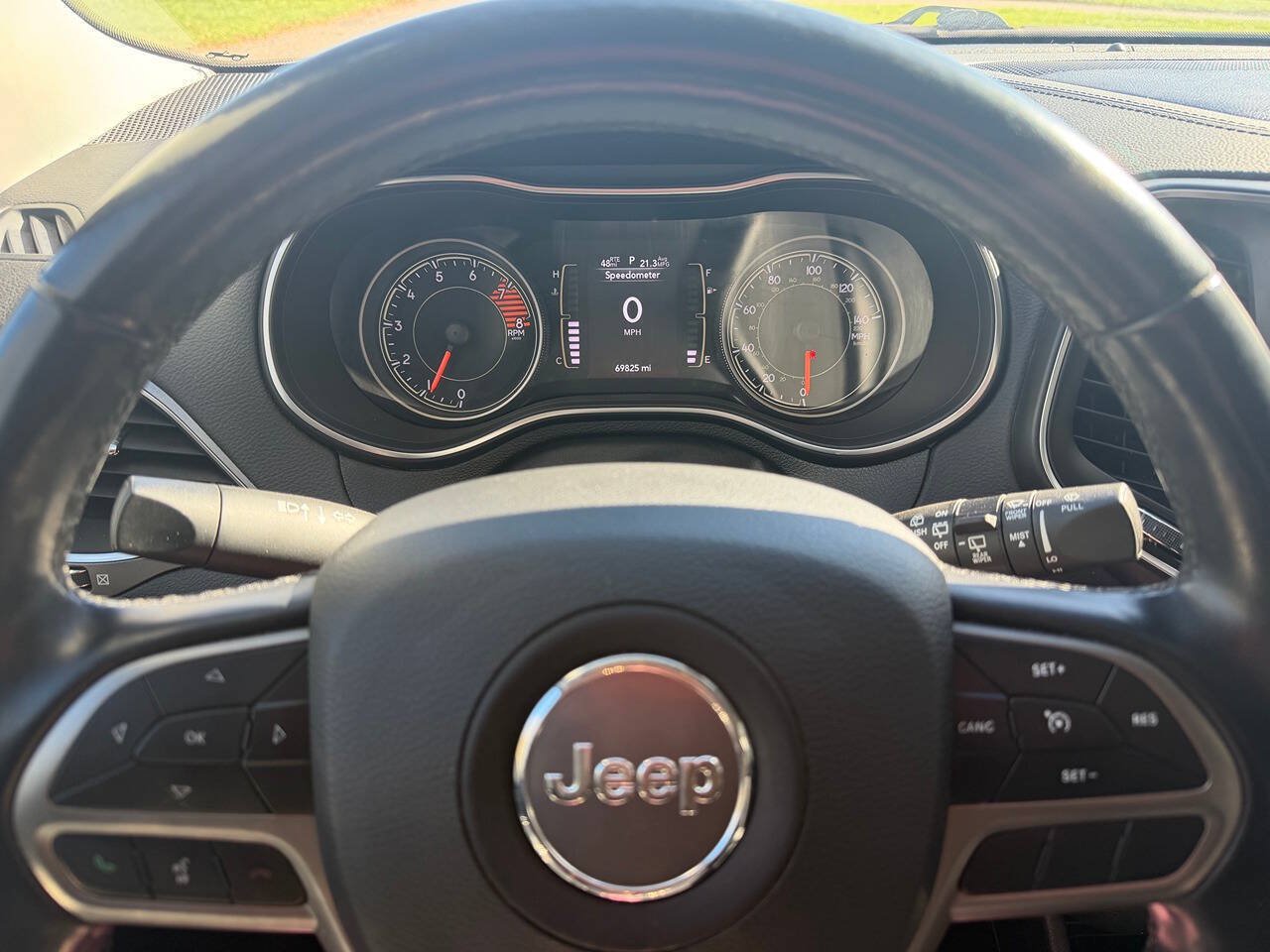 Used 2020 Jeep Cherokee Latitude w/ Cold Weather Group AWD/4WD image 12