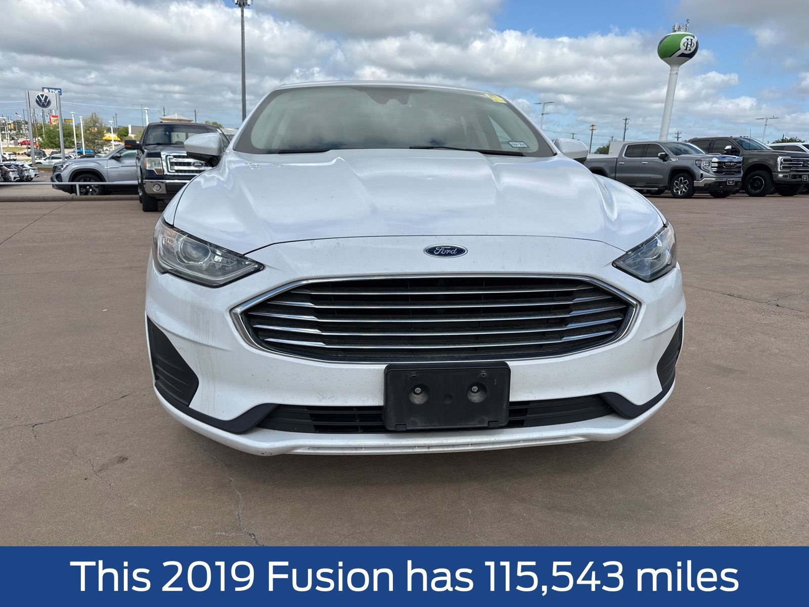 Used 2019 Ford Fusion SE image 2