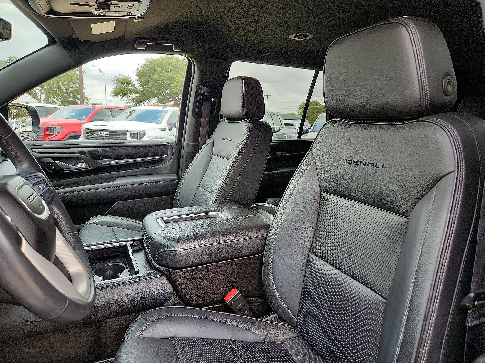 Used 2021 GMC Yukon Denali AWD/4WD image 13