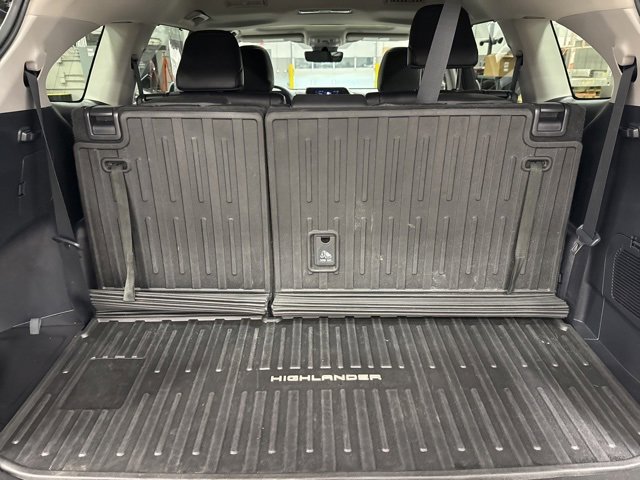 Certified 2024 Toyota Highlander XLE image 40