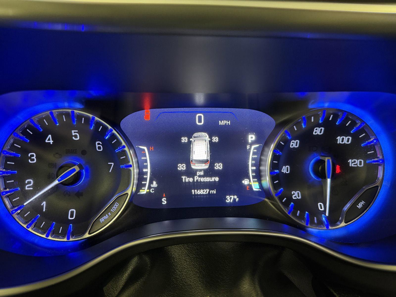 Used 2020 Chrysler Pacifica Limited image 3