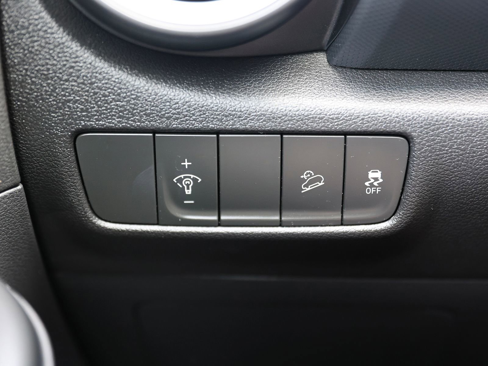 Certified 2023 Hyundai Kona SEL AWD/4WD image 30