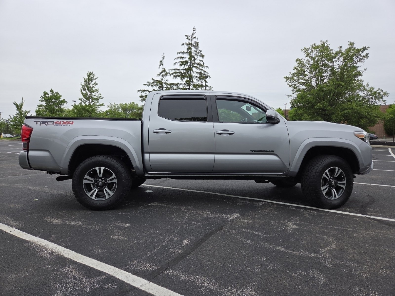 Used 2017 Toyota Tacoma TRD Sport AWD/4WD image 24