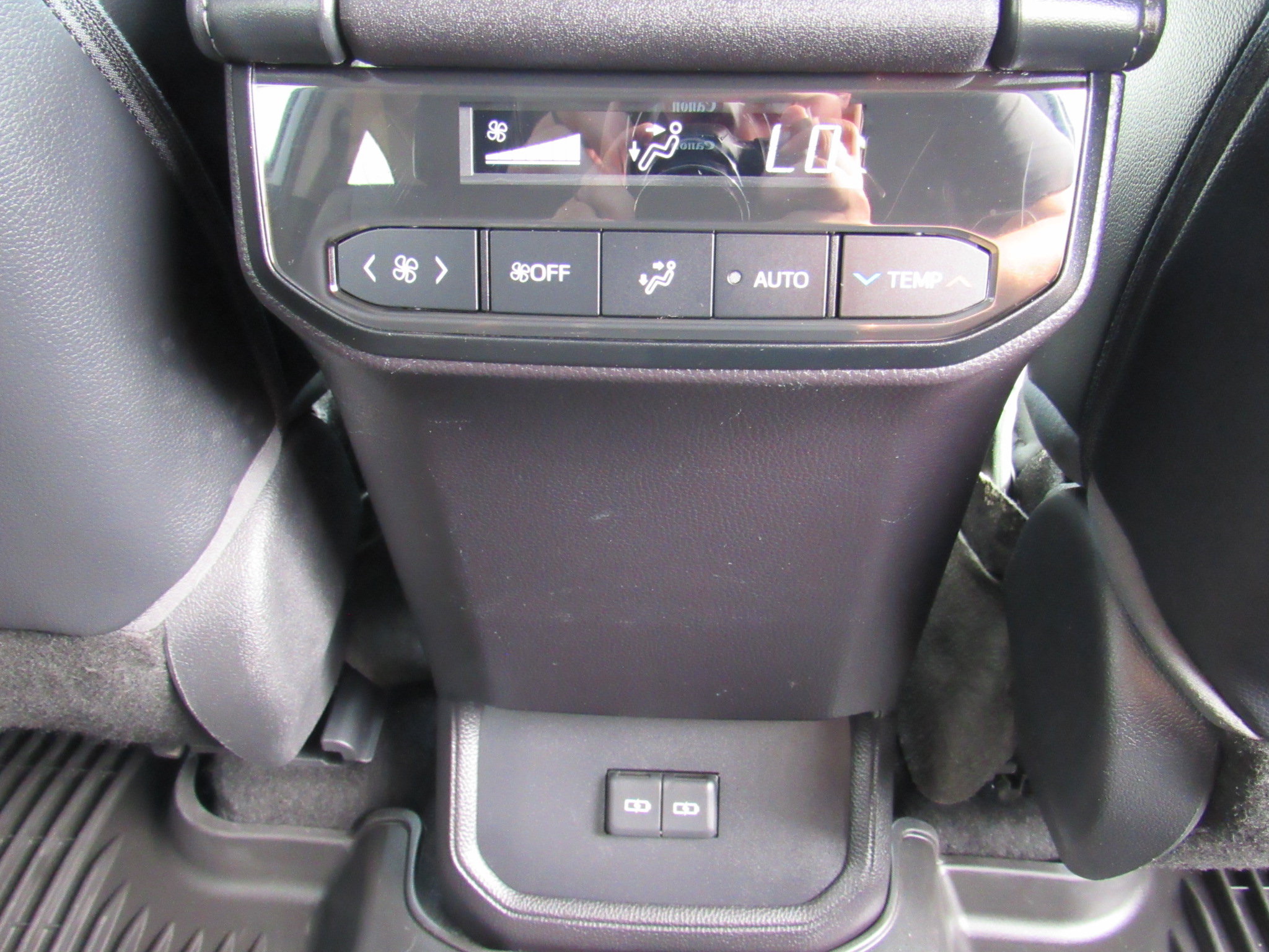 Used 2022 Toyota Highlander XLE AWD/4WD image 37