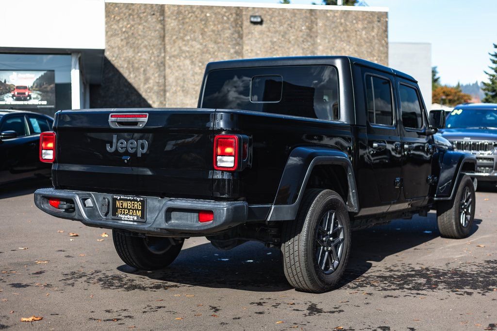 Used 2024 Jeep Gladiator Sport image 8